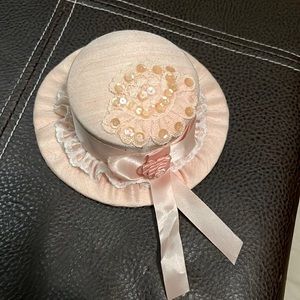 Decorative vintage hat sowing pin holder.